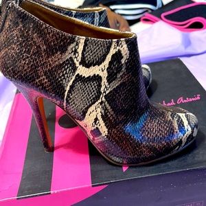 Michael Antonio Ankle boots